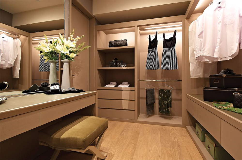 整木定制衣柜有哪些注意事項？(圖1)